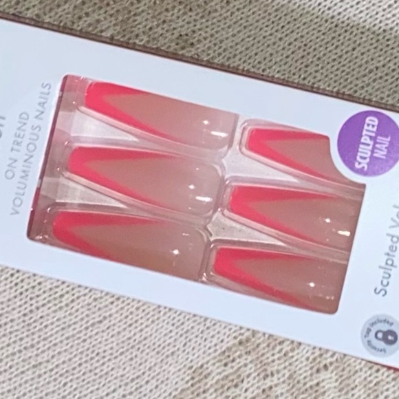 Kiss sculpted neon pink fake nails - Picture 3 of 3